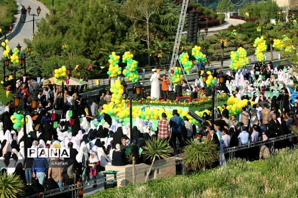 حضور فعال دانش‌آموزان و فرهنگیان منطقه ۱۳ در جشن روزه اولی‌های شهر تهران