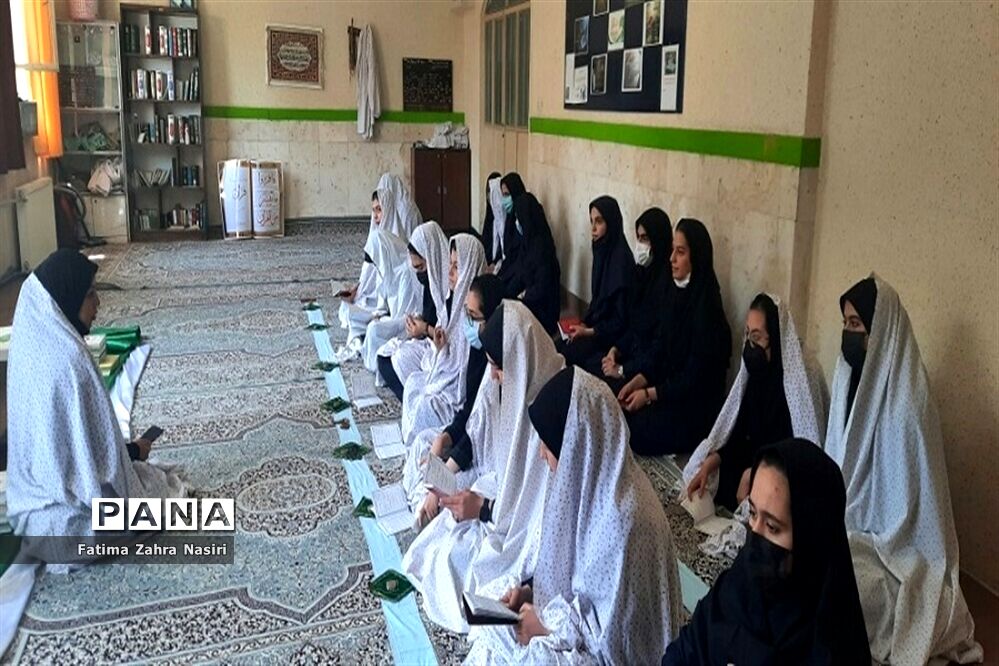 ویژه برنامه‌های دلنشین و پرمحتوا ویژه ماه مبارک رمضان در دبیرستان شرافت ساوجبلاغ