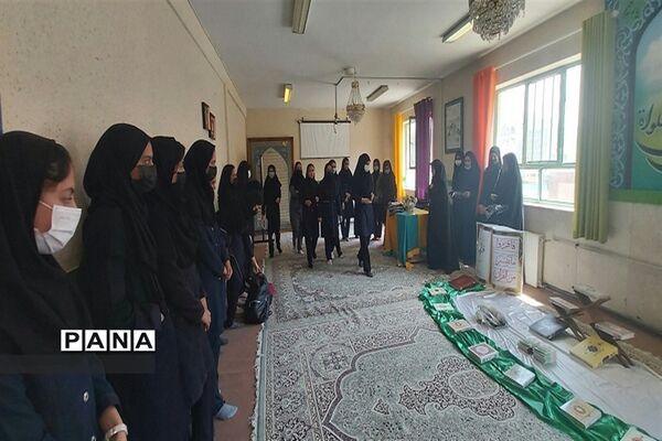 ویژه برنامه‌های دلنشین و پرمحتوا ویژه ماه مبارک رمضان در دبیرستان شرافت ساوجبلاغ