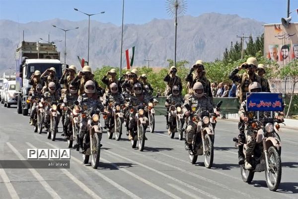 مراسم سان و رژه خودرویی نیروهای مسلح به‌مناسبت روز ارتش در بیرجند