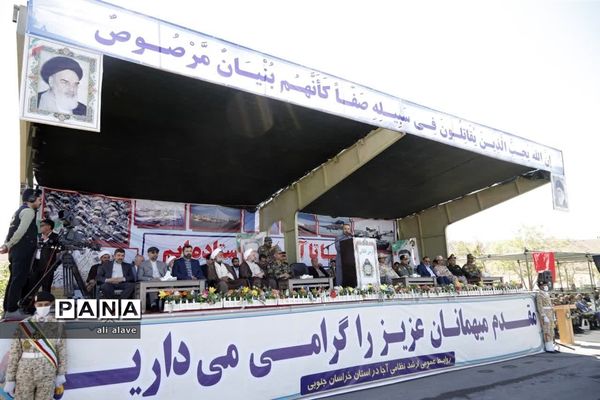 مراسم سان و رژه خودرویی نیروهای مسلح به‌مناسبت روز ارتش در بیرجند