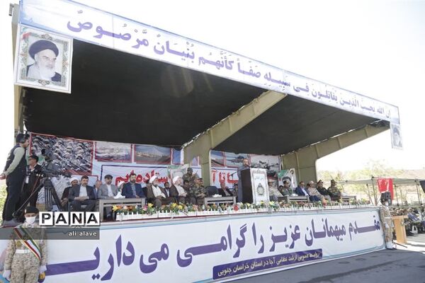 مراسم سان و رژه خودرویی نیروهای مسلح به‌مناسبت روز ارتش در بیرجند