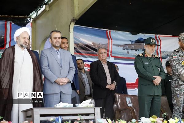 مراسم سان و رژه خودرویی نیروهای مسلح به‌مناسبت روز ارتش در بیرجند