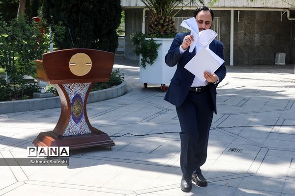 حاشیه جلسه هیات دولت -30 فروردین