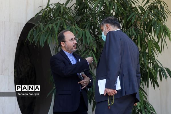 حاشیه جلسه هیات دولت -30 فروردین