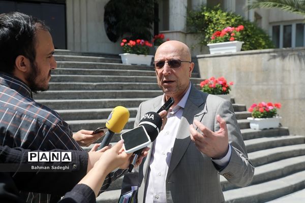 حاشیه جلسه هیات دولت -30 فروردین