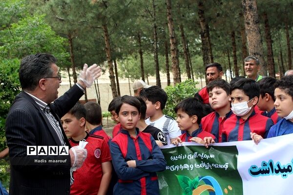 پاک‌سازی محیط زیست به‌مناسبت گرامیداشت هفته زمین پاک در بهارستان 2