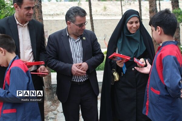 پاک‌سازی محیط زیست به‌مناسبت گرامیداشت هفته زمین پاک در بهارستان 2