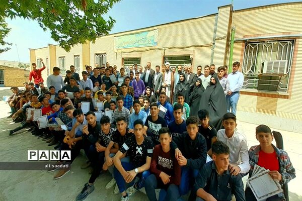 آیین تجلیل از برترین های آموزشگاه متوسطه دوم شبانه روزی پسرانه اسدالله صفایی شهر لایین شهرستان کلات
