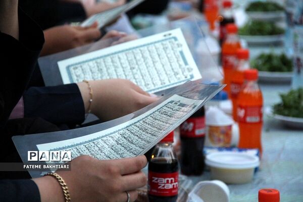مراسم افطاری در دبیرستان حضرت زینب(س) ناحیه یک شهرری