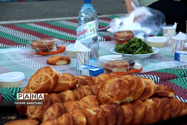 مراسم افطاری در دبیرستان حضرت زینب(س) ناحیه یک شهرری