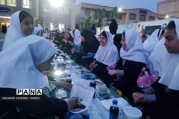 ضیافت افطاری در دبستان دخترانه ریحانه‌النبی فشافویه