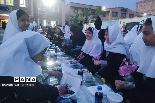 ضیافت افطاری در دبستان دخترانه ریحانه‌النبی فشافویه
