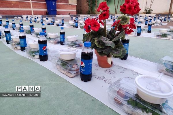 ضیافت افطاری در دبستان دخترانه ریحانه‌النبی فشافویه