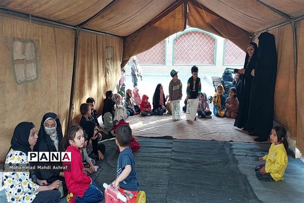 برگزاری اجتماع‌ خانوادگی‌ مدافعان‌ حریم‌ خانواده و حجاب در نایین