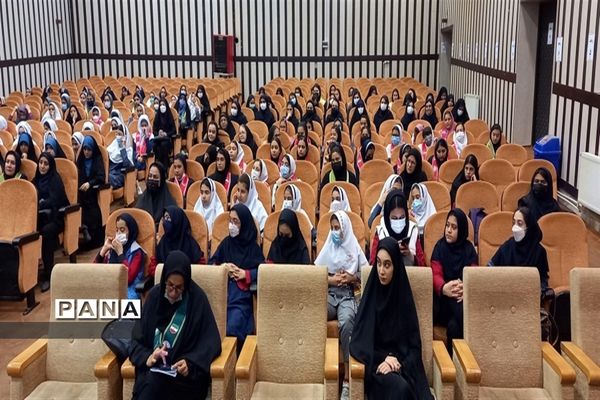 برگزاری همایش رهبران جوان سازمان دانش‌آموزی ناحیه ۳ کرج