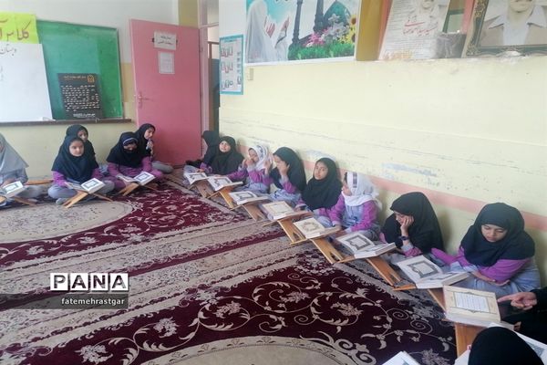 محفل انس با قرآن در مدارس ابرکوه