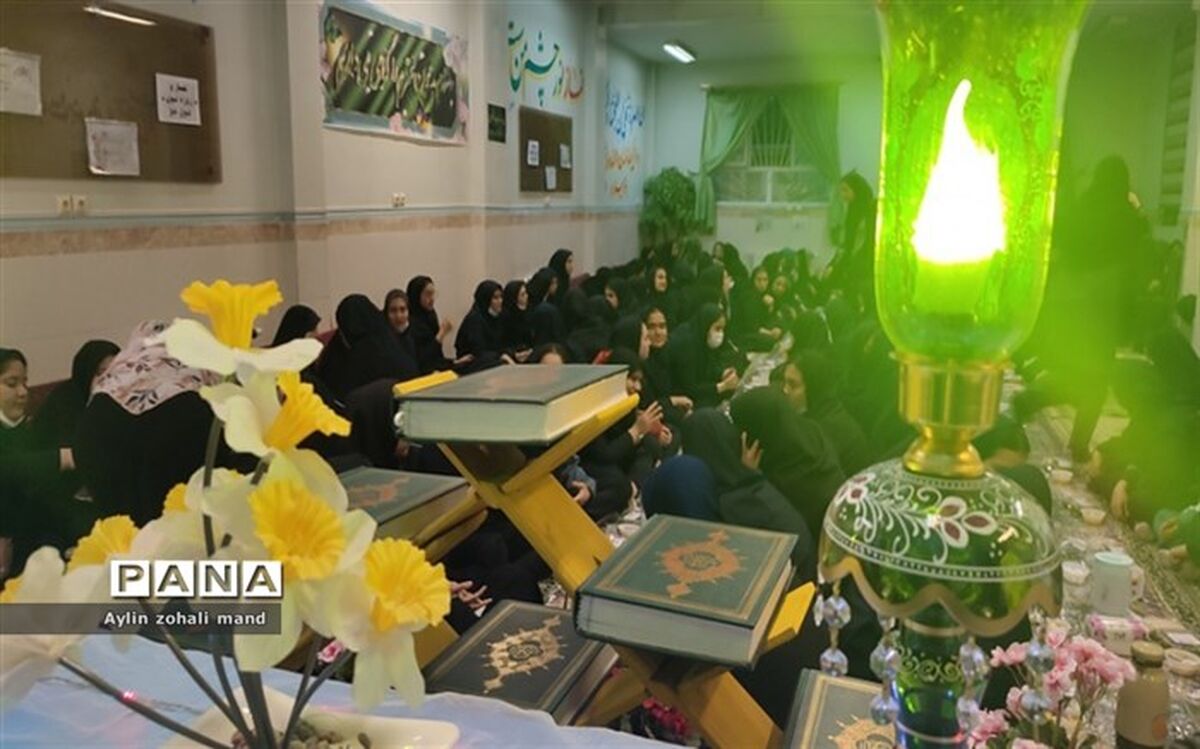 برگزاری ضیافت افطاری در دبیرستان شاهد‌ کوثر شهرستان رباط‌کریم/فیلم