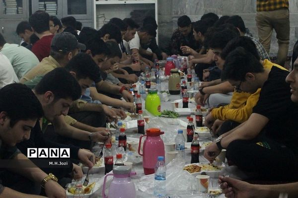 نشست تریبون آزاد دانش‌آموزی در دبیرستان شاهد جواد الائمه قم