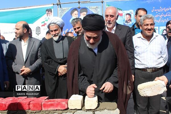 آیین خشت‌گذاری ۱۰ مدرسه در بهارستان 2