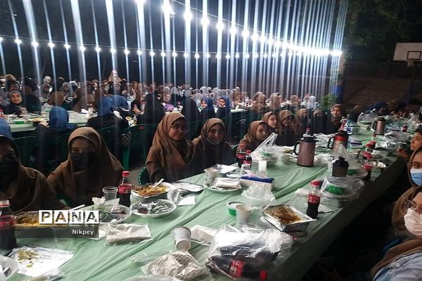 برگزاری ضیافت افطاری در دبیرستان شاهد حجاب منطقه ۱۳