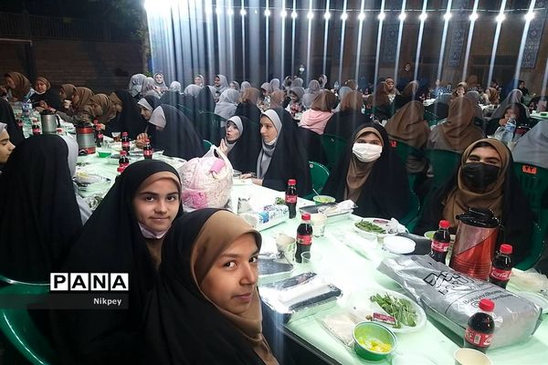 برگزاری ضیافت افطاری در دبیرستان شاهد حجاب منطقه ۱۳