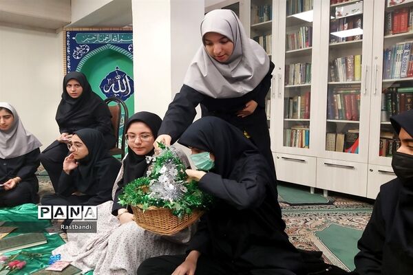 محفل انس با قرآن در دبیرستان شهیده معصومه قزوینی
