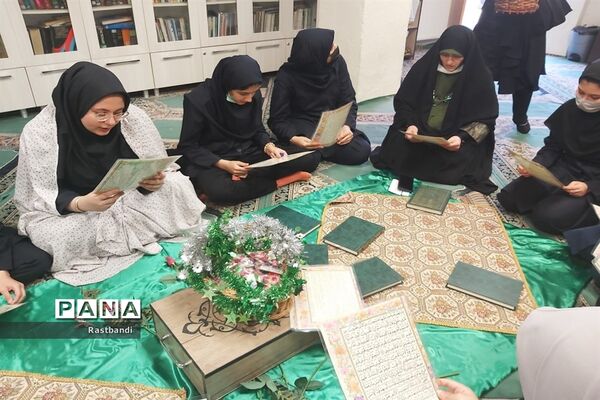 محفل انس با قرآن در دبیرستان شهیده معصومه قزوینی