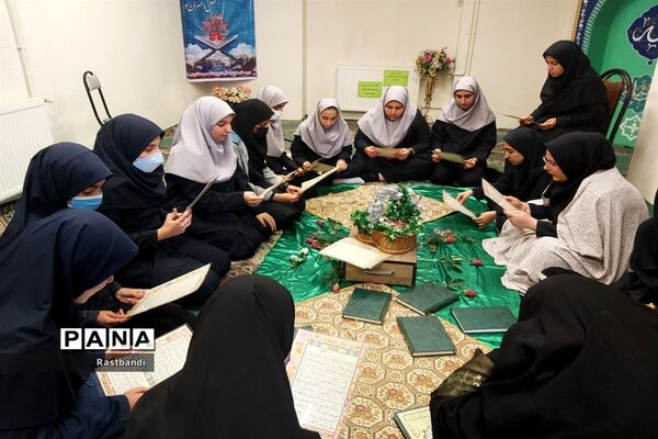 محفل انس با قرآن در دبیرستان شهیده معصومه قزوینی