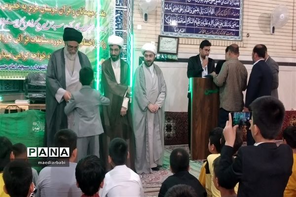 اهدای جوایز به قاریان قرآن ایرانی و اتباع در مسجد قلعه خواجه
