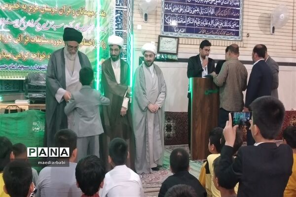 اهدای جوایز به قاریان قرآن ایرانی و اتباع در مسجد قلعه خواجه