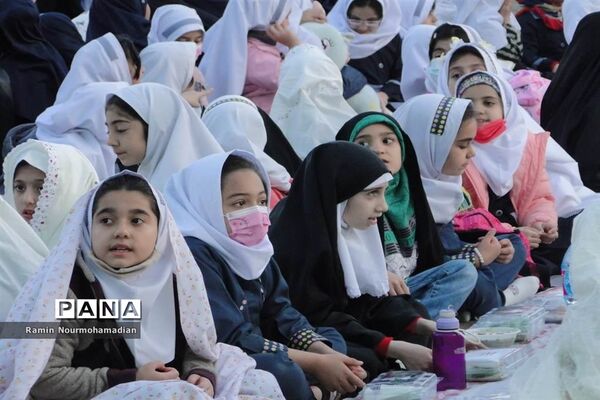 افطاری صمیمی دختران دانش آموز منطقه۹