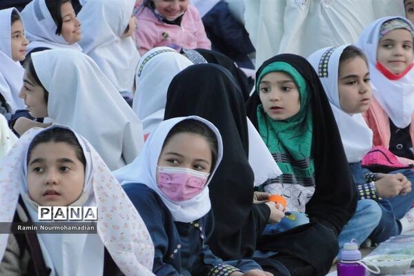 افطاری صمیمی دختران دانش آموز منطقه۹