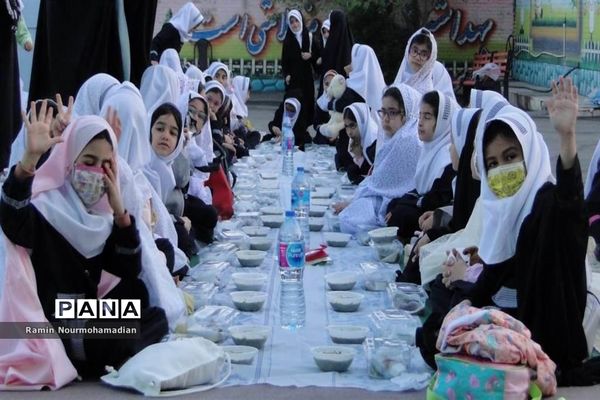 افطاری صمیمی دختران دانش آموز منطقه۹