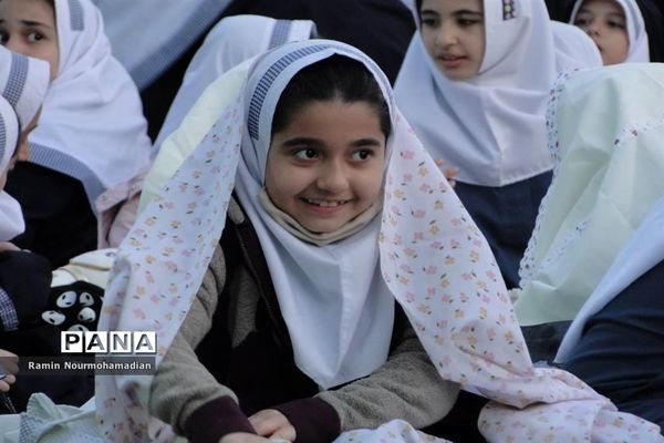 افطاری صمیمی دختران دانش آموز منطقه۹