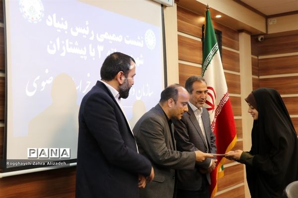 نشست صمیمی رئیس بنیاد شهید منطقه 3 مشهد با مربیان و دانش‌آموزان عضو سازمان دانش‌آموزی خراسان رضوی