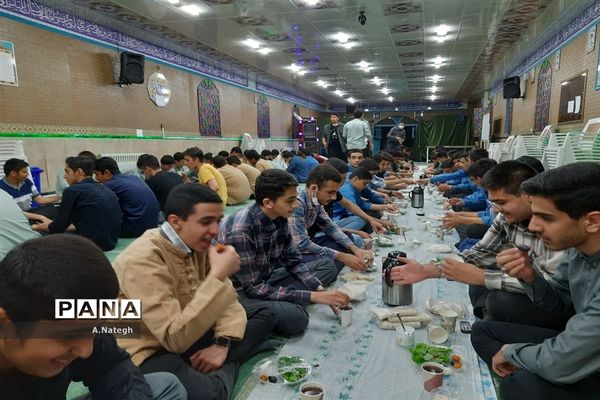 برگزاری محفل انس با قرآن در آخرین روز ماه مبارک رمضان