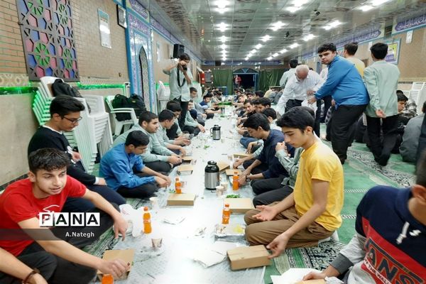 برگزاری محفل انس با قرآن در آخرین روز ماه مبارک رمضان