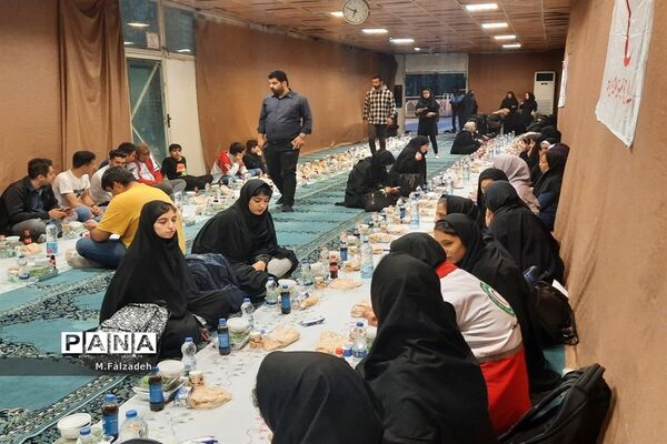 افطار در پایگاه هلال احمر