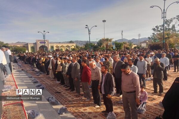 اقامه نماز عید سعید فطر در کاشمر