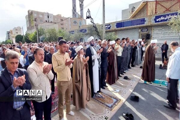 حلاوت نمازعیدفطر توسط امام جمعه شهرستان قرچک درمسجد امام رضا(ع)