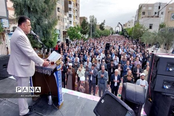 حلاوت نمازعیدفطر توسط امام جمعه شهرستان قرچک درمسجد امام رضا(ع)