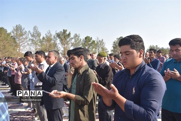 اقامه نماز عید سعید فطر در بهاباد