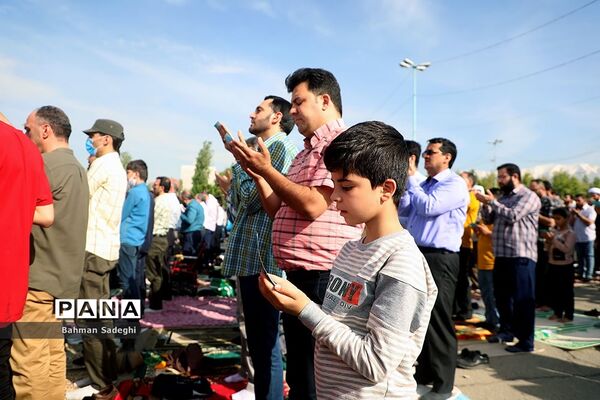 نماز عید سعید فطر در مصلی تهران