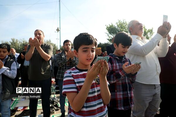 نماز عید سعید فطر در مصلی تهران