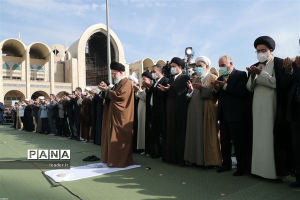 نماز عید سعید فطر به امامت رهبر انقلاب اسلامی در مصلای تهران