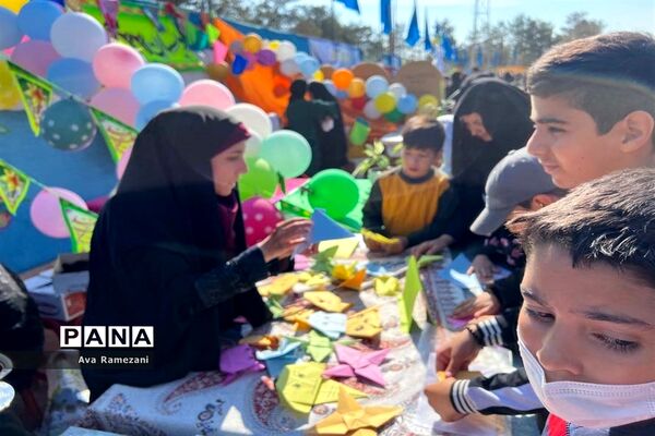 حضور دانش‌آموزان روزه‌اولی در مراسم عید فطر