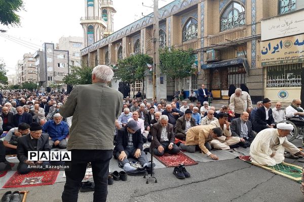 برگزاری مراسم نماز عید فطر در مسجد نبی