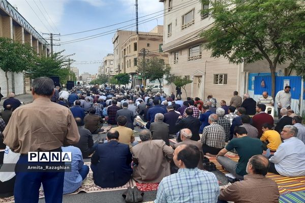 برگزاری مراسم نماز عید فطر در مسجد نبی