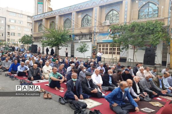 برگزاری مراسم نماز عید فطر در مسجد نبی